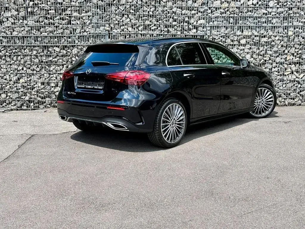Neu Mercedes A250 AMG 163 PS (119 kW) 2026 Schwarz Limousine