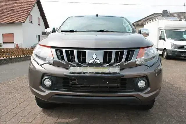 Gebraucht Mitsubishi L200 154 PS (113 kW) 2018 Braun Pickup