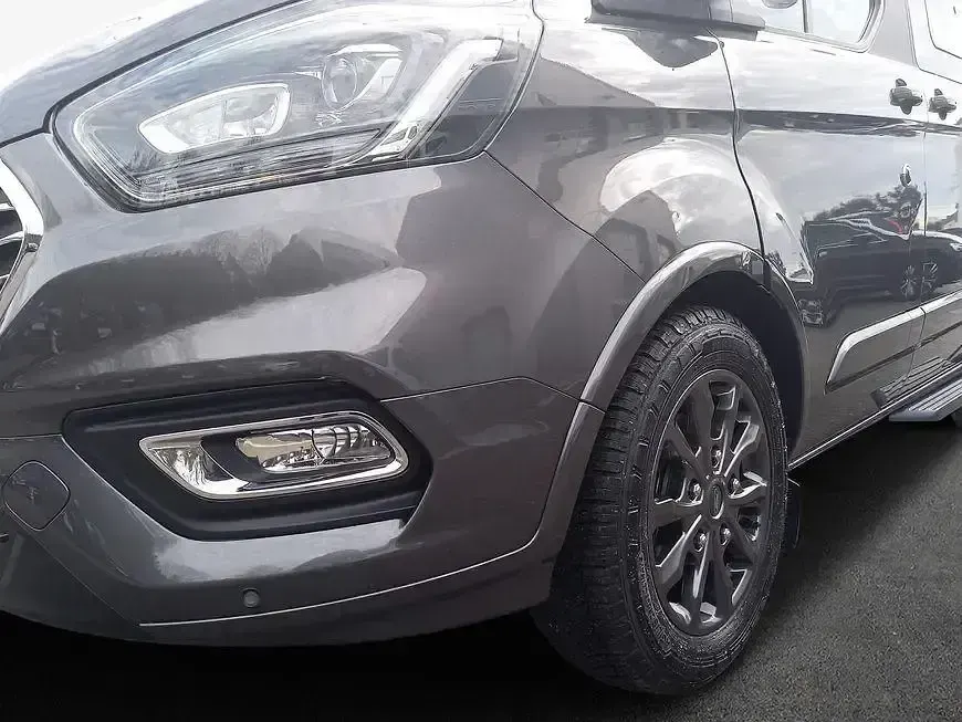Gebraucht Ford Tourneo Custom Titanium 170 PS (125 kW) 2024 Grau Van