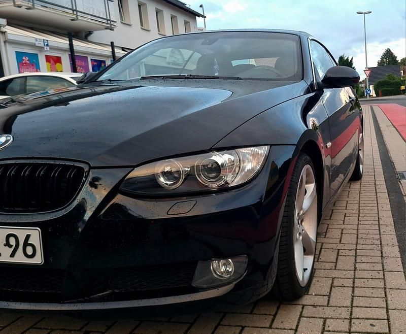 Schwarz Gebraucht 2010 BMW 320 Cabriolet M Sport Cabrio | 6.999 € (Guter Preis) - Bild 1/4