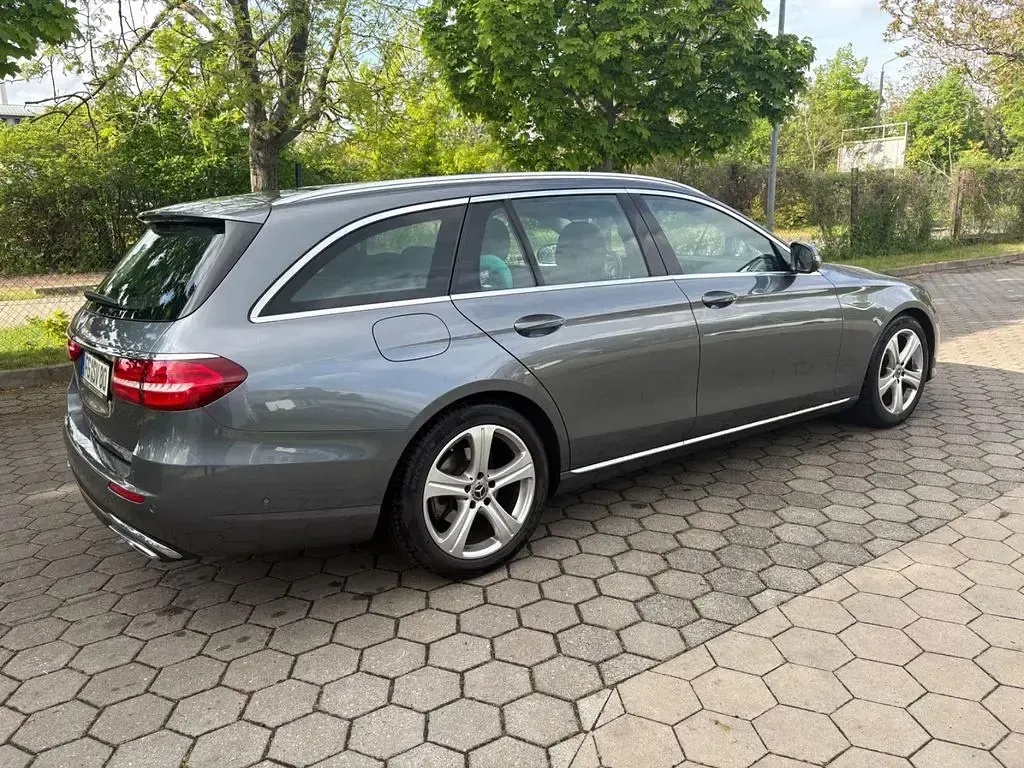Gebraucht Mercedes E220 194 PS (142 kW) 2019 Grau Limousine