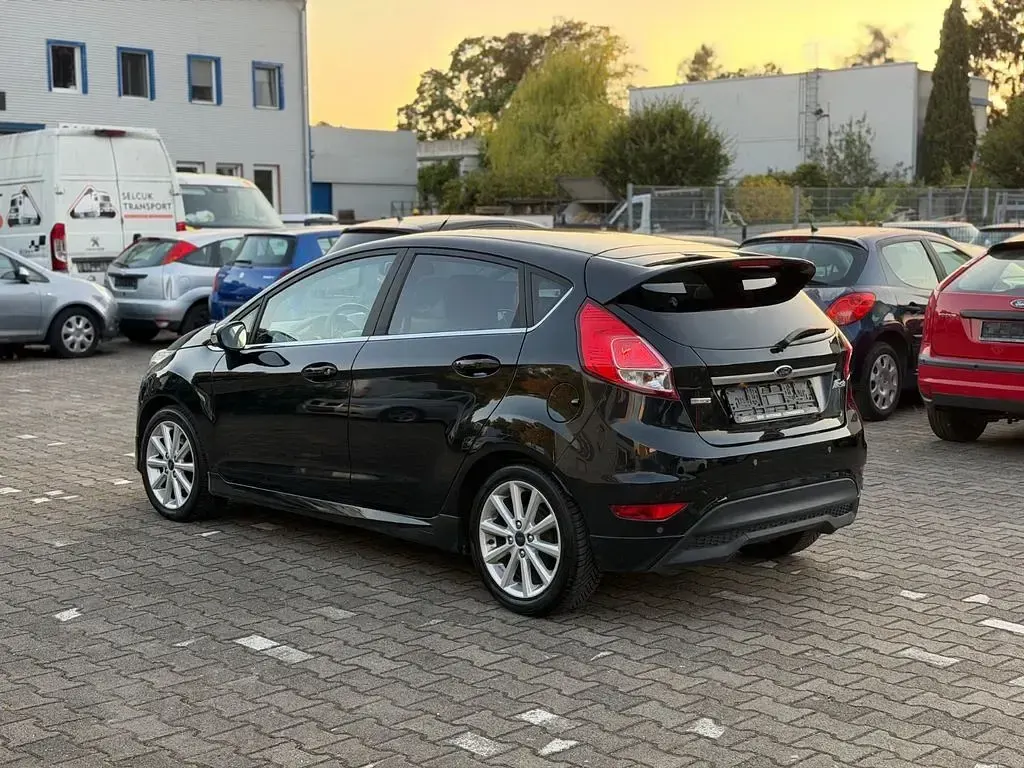 Gebraucht Ford Fiesta Titanium 125 PS (91 kW) 2015 Schwarz Kleinwagen
