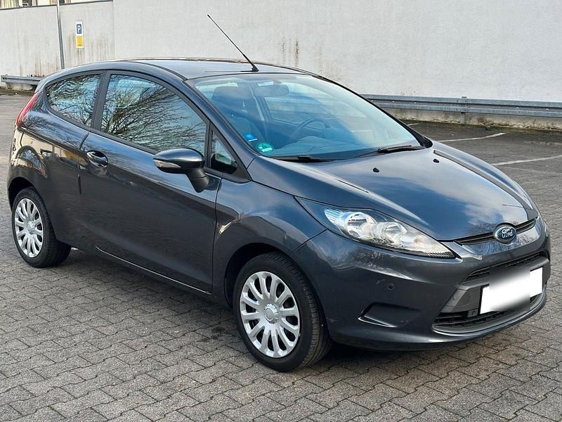 Grau Gebraucht 2009 Ford Fiesta Limousine | 2.500 € (Superpreis) - Bild 1/4