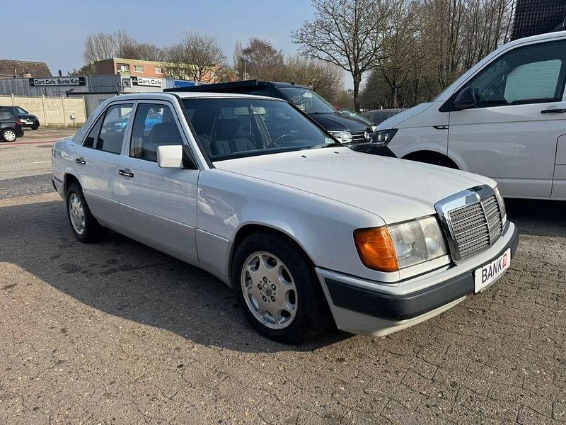 Gebraucht Mercedes 300 113 PS (83 kW) 1990 Weiß Limousine