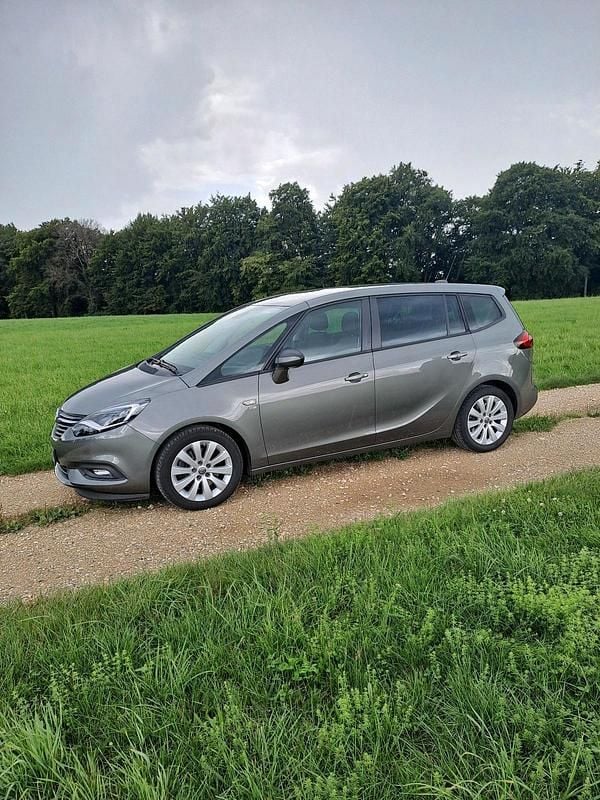 Grau Gebraucht 2019 Opel Zafira Tourer S Van / Kleinbus | 15.000 € (Superpreis) - Bild 1/4