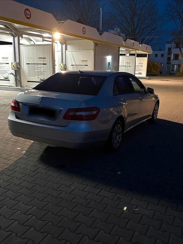 Gebraucht Mercedes E220 170 PS (125 kW) 2010 Silber Limousine