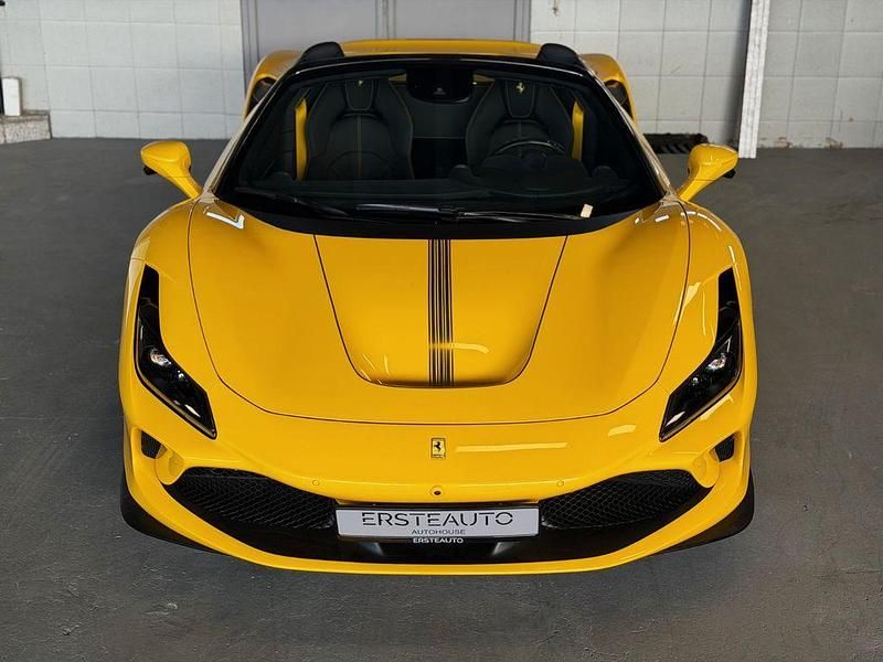Gebraucht Ferrari F8 721 PS (530 kW) 2022 Gelb Cabrio