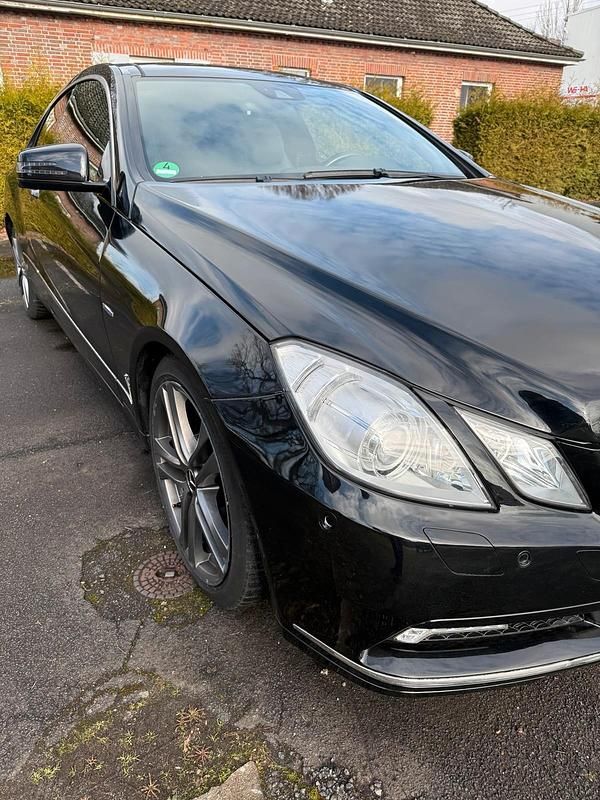 Gebraucht Mercedes E350 Avantgarde 231 PS (169 kW) 2010 Schwarz Coupé