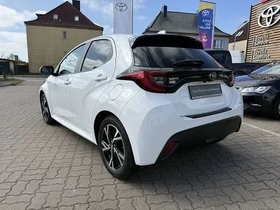 Gebraucht Toyota Yaris Comfort 116 PS (85 kW) 2024 Super white Kleinwagen