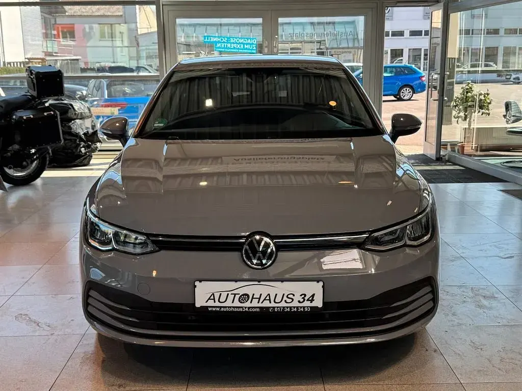 Gebraucht VW Golf VIII Life 150 PS (110 kW) 2020 Mondsteingrau Limousine