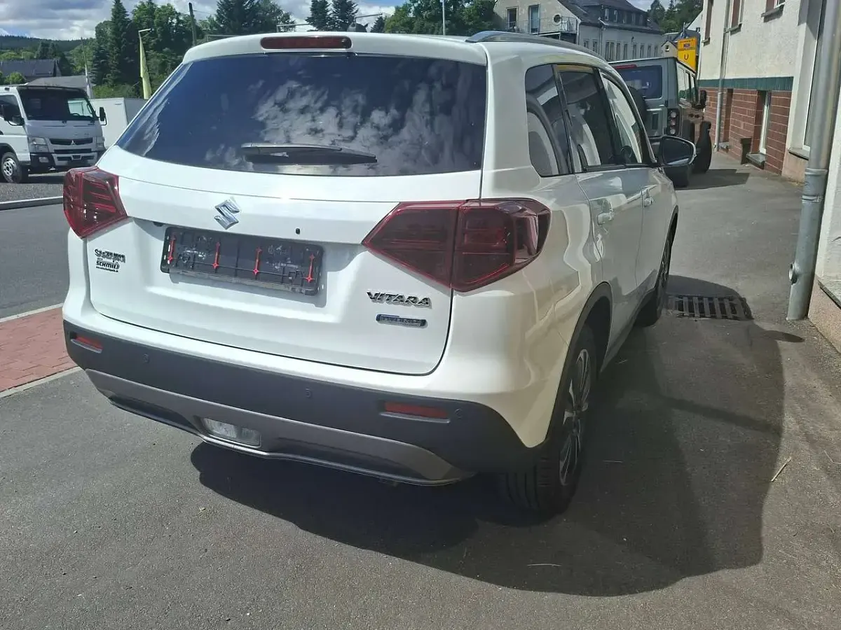 Gebraucht Suzuki Vitara Comfort 129 PS (94 kW) 2023 Superior white SUV