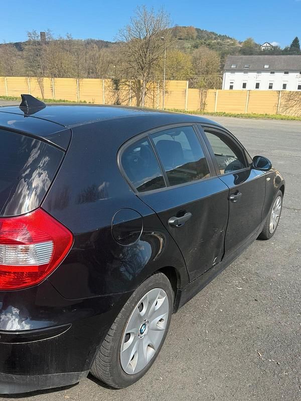 Gebraucht BMW 116 115 PS (84 kW) 2005 Schwarz Kleinwagen