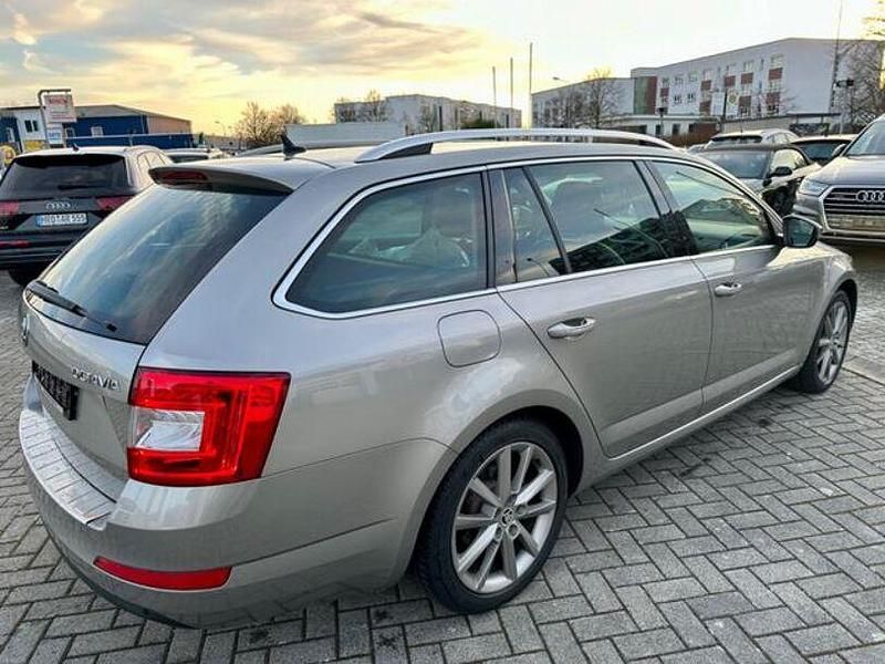 Gebraucht Skoda Octavia Elegance 180 PS (132 kW) 2014 Beige Kleinwagen