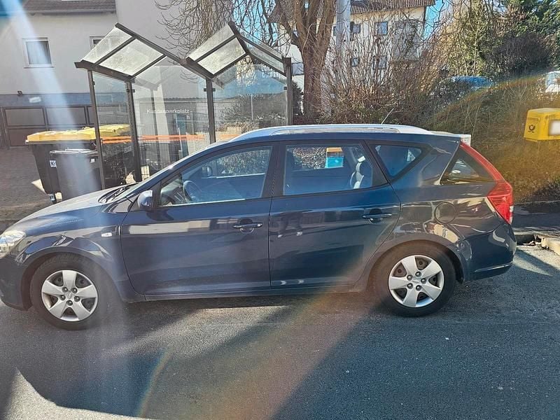 Gebraucht Kia Ceed 115 PS (84 kW) 2011 Blau Kleinwagen