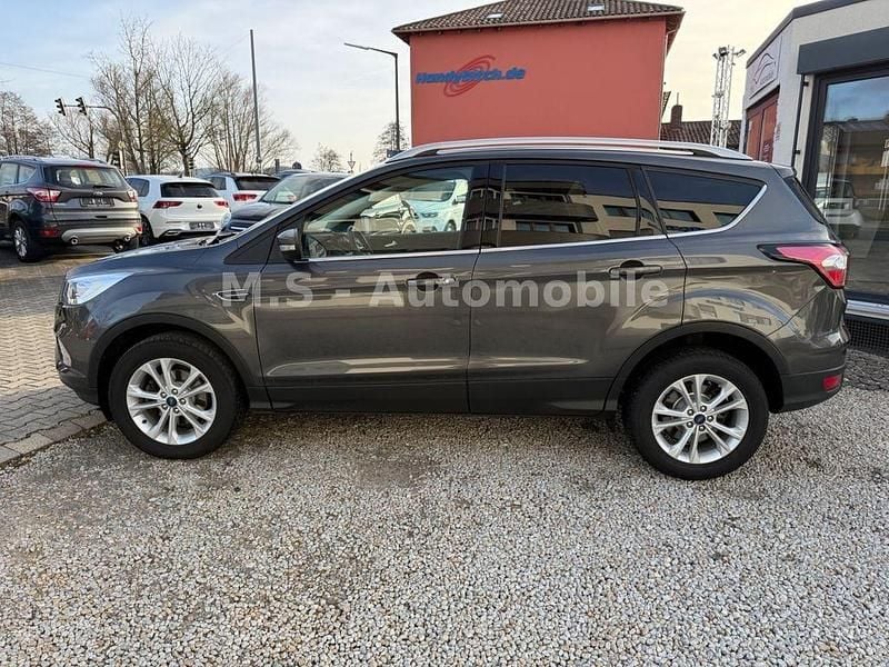 Gebraucht Ford Kuga Titanium 150 PS (110 kW) 2018 Grau SUV