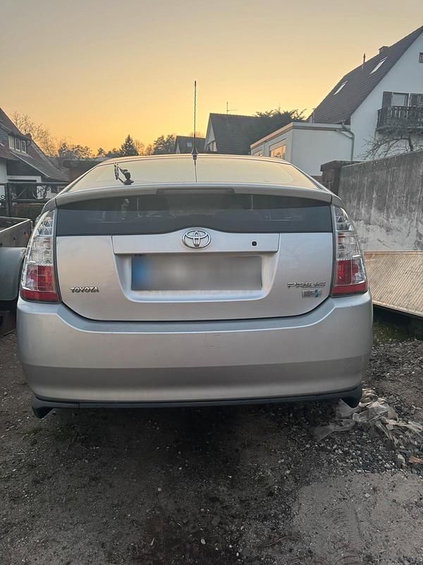 Gebraucht Toyota Prius 77 PS (56 kW) 2006 Silber Kleinwagen