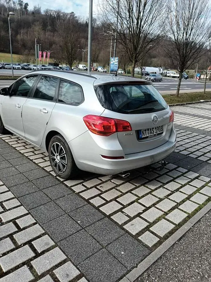 Gebraucht Opel Astra Design Edition 140 PS (102 kW) 2011 Silber Kombi