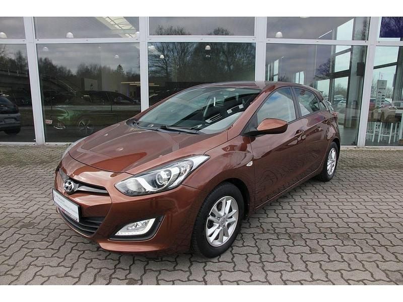 Gebraucht Hyundai i30 Edition 99 PS (72 kW) 2013 Braun Limousine