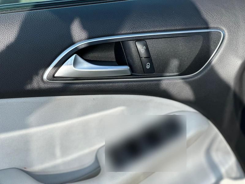 Gebraucht Mercedes 200 156 PS (114 kW) 2013 Weiß Kleinwagen