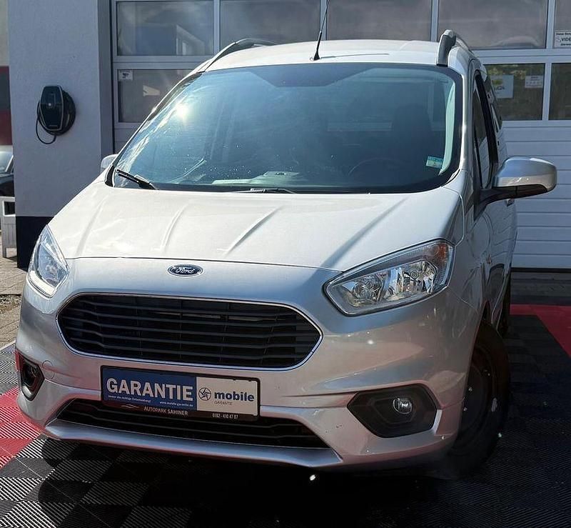 Silber Gebraucht 2019 Ford Tourneo Courier Titanium Van / Kleinbus | 10.999 € (Guter Preis) - Bild 1/4