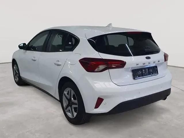 Gebraucht Ford Focus Cool & Connect 120 PS (88 kW) 2023 Frozen white Limousine