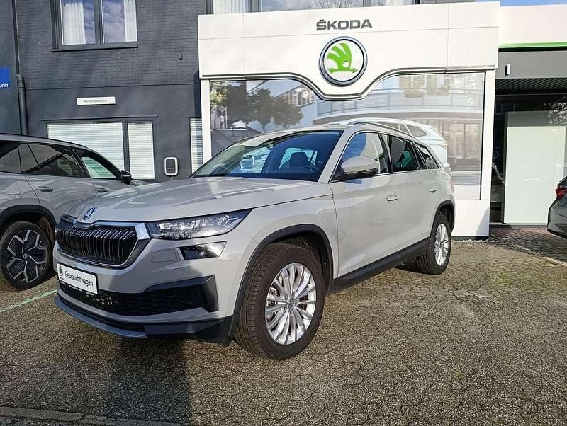 Stahlgrau Gebraucht 2023 Skoda Kodiaq Style SUV | 39.900 € (Fairer Preis) - Bild 1/4