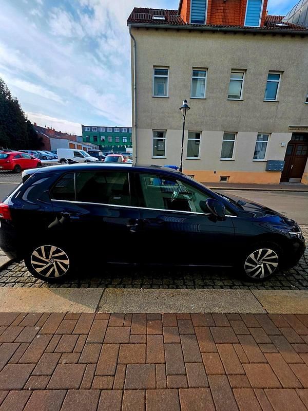 Gebraucht VW Golf VIII 204 PS (150 kW) 2022 Blau Limousine