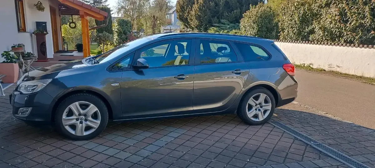 Gebraucht Opel Astra 125 PS (91 kW) 2011 Kombi