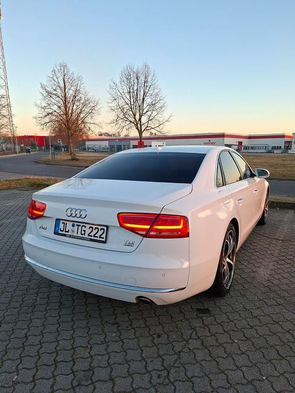 Second-hand Audi A8 Ambiente 351 CP (258 kW) 2011 Alb Berlinǎ