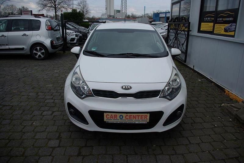 Second-hand Kia Rio DREAM-TEAM Edition 86 CP (63 kW) 2013 Unbekannt Berlinǎ