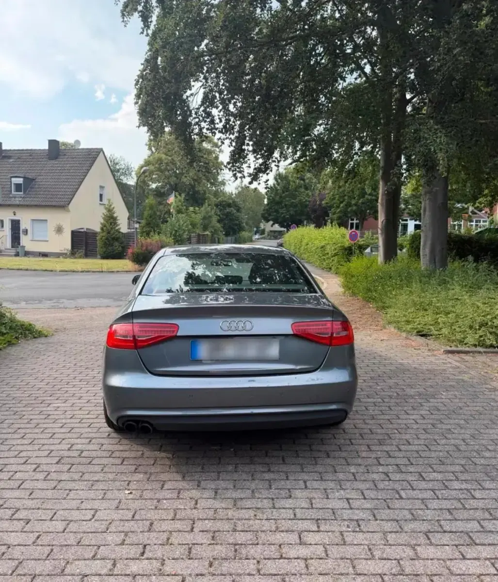Gebraucht Audi A4 Ambition 120 PS (88 kW) 2012 Grau Limousine