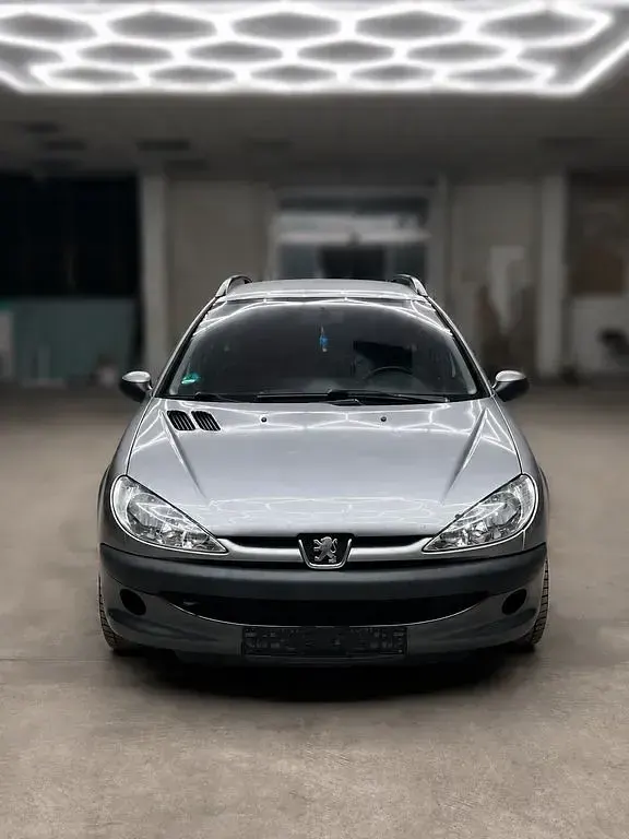 Gebraucht Peugeot 206 Tendance 109 PS (80 kW) 2003 Grau Kombi