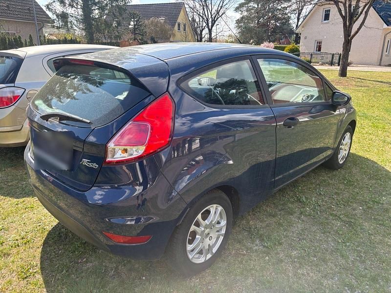 Używany Ford Fiesta SYNC Edition 60 KM (44 kW) 2015 Niebieski Hatchback