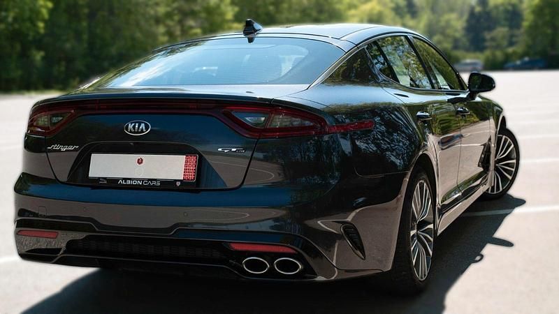 Gebraucht Kia Stinger 200 PS (147 kW) 2018 Grau Kleinwagen