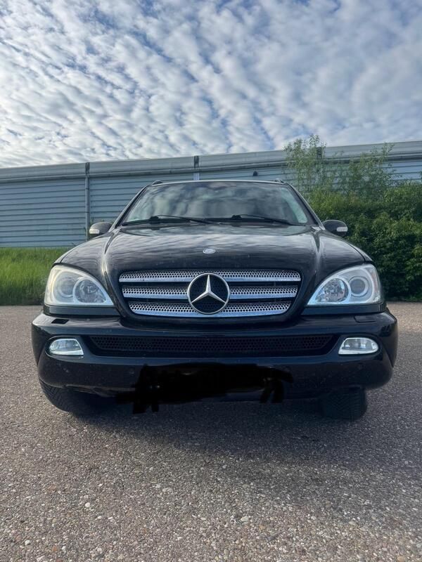 Schwarz Gebraucht 2004 Mercedes ML270 SUV | 4.000 € - Bild 1/4