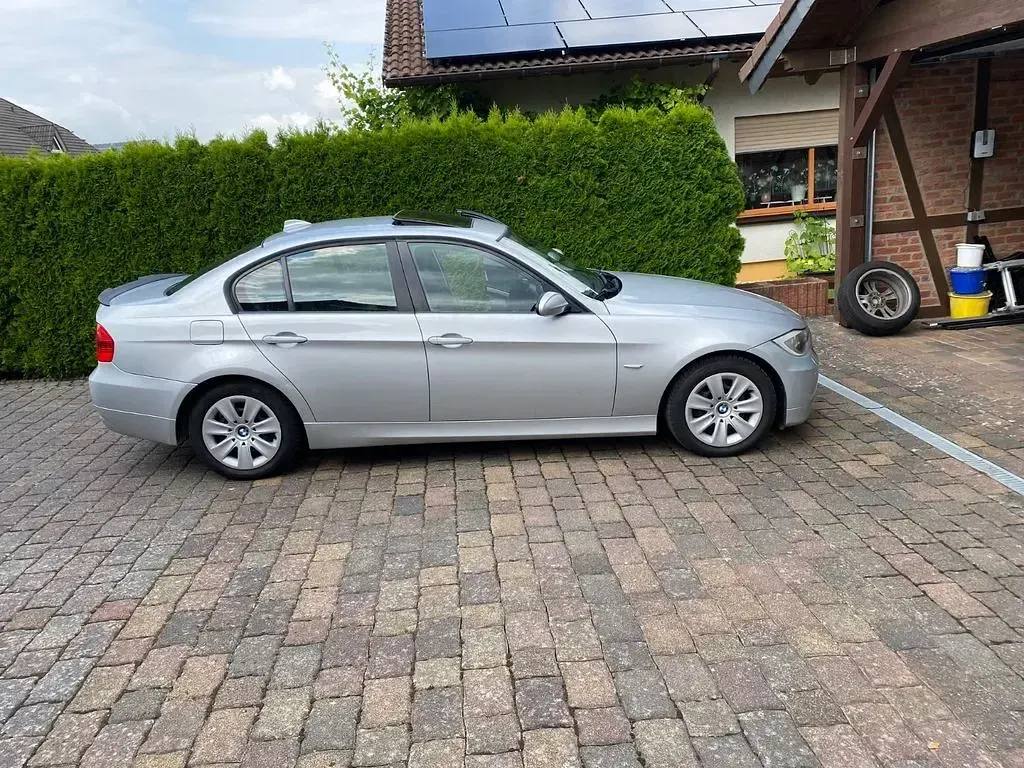 Gebraucht BMW 320 150 PS (110 kW) 2007 Silber Limousine