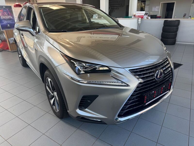 Silber Gebraucht 2017 Lexus NX300h E-FOUR Luxury Line SUV | 29.800 € (Fairer Preis) - Bild 1/4