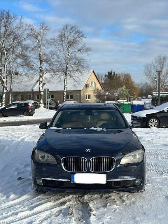 Blau Gebraucht 2010 BMW 740 Limousine | 8.500 € (Superpreis) - Bild 1/4