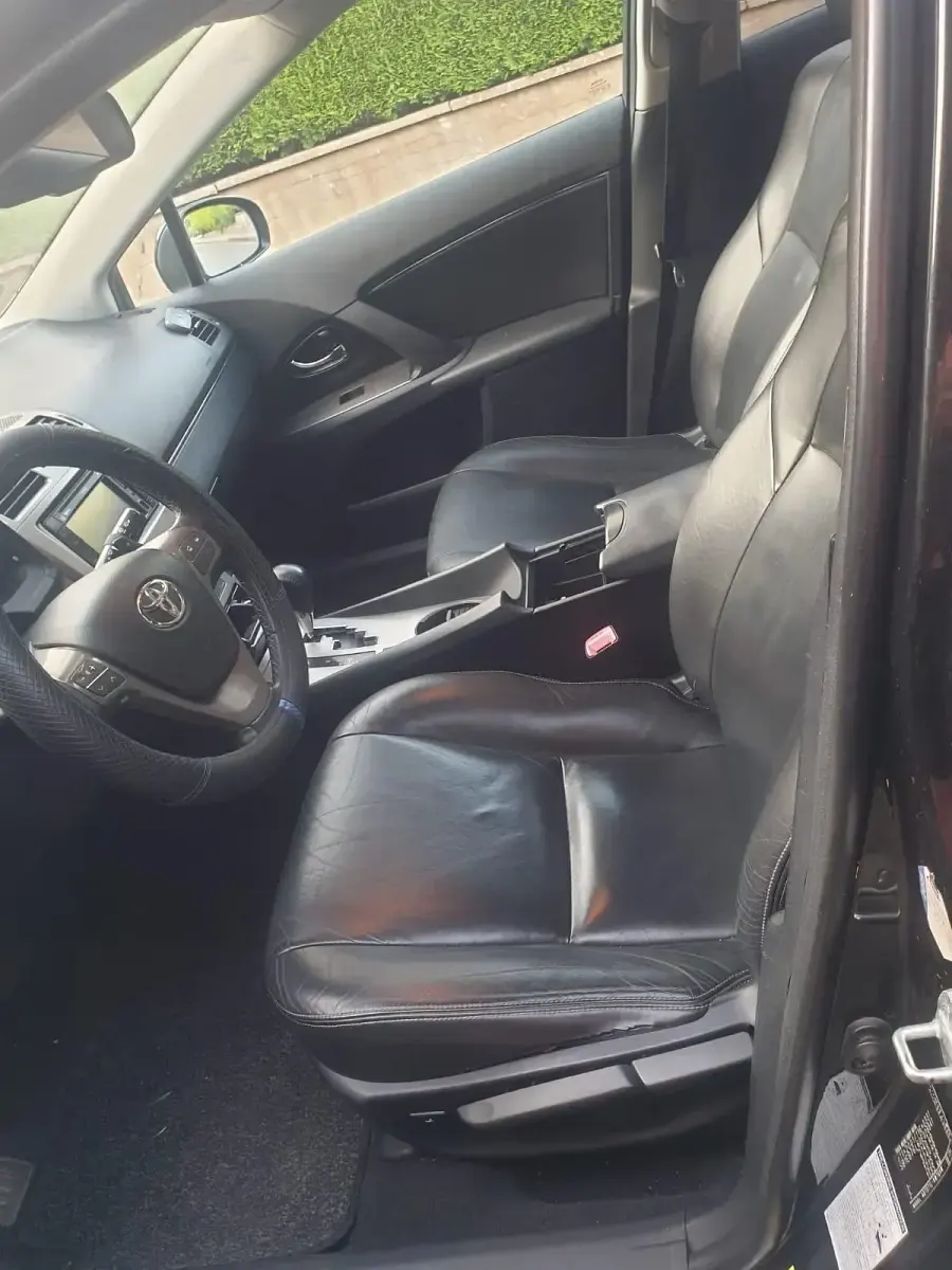 Gebraucht Toyota Avensis 150 PS (110 kW) 2011 Schwarz Kombi