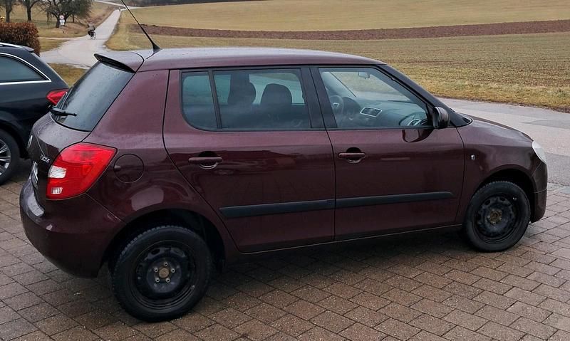 Gebraucht Skoda Fabia 85 PS (62 kW) 2009 Rot Limousine