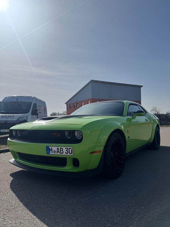 Second-hand Dodge Challenger 485 CP (356 kW) 2025 Verde Coupe