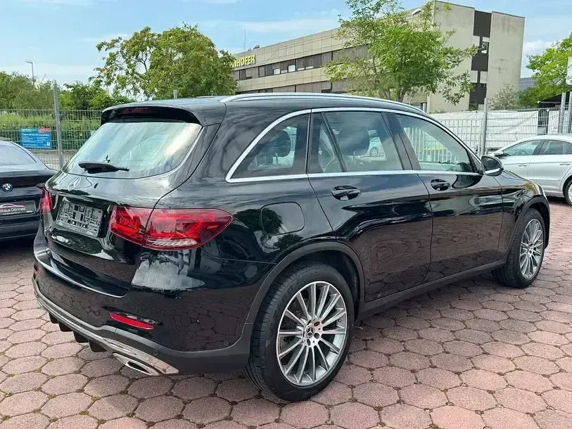 Gebraucht Mercedes GLC220 AMG 194 PS (142 kW) 2021 Schwarz/baltic black SUV