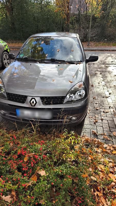Grau Gebraucht 2003 Renault Clio II Kleinwagen | 1.200 € - Bild 1/4