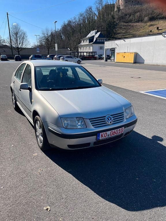 Gebraucht VW Bora 105 PS (77 kW) 1999 Grau Limousine