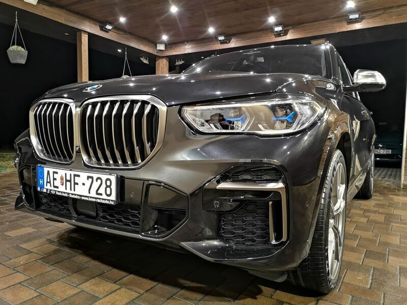 Schwarz Gebraucht 2023 BMW X5 M50 SUV | 88.900 € - Bild 1/4