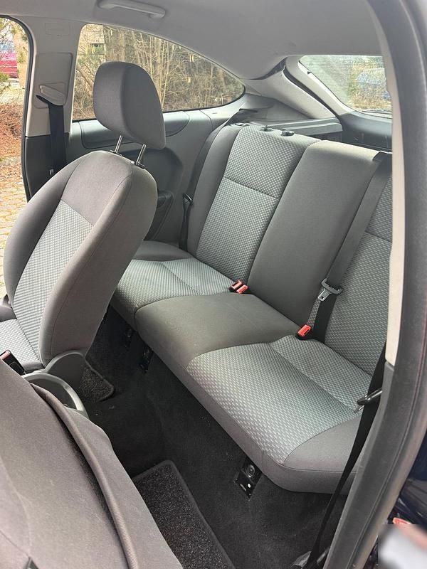 Gebraucht Ford Focus 101 PS (74 kW) 2006 Blau Kleinwagen