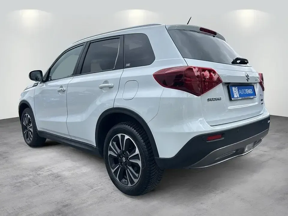 Gebraucht Suzuki Vitara Comfort+ 102 PS (75 kW) 2022 Cool white pearl met. SUV