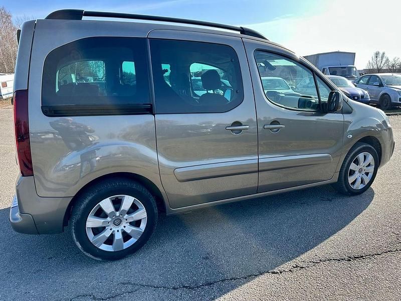 Gebraucht Citroën Berlingo Shine 120 PS (88 kW) 2017 Braun Van / Kleinbus
