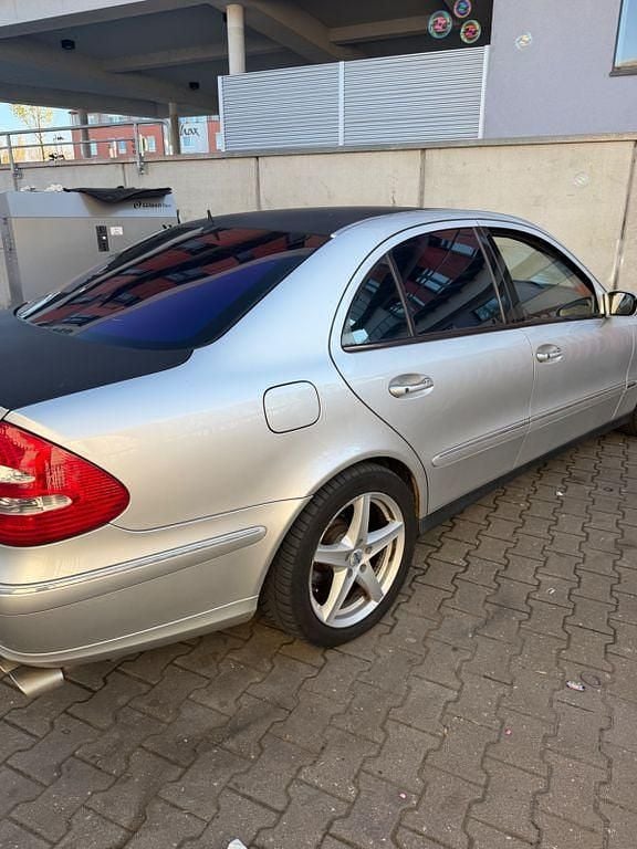 Gebraucht Mercedes E500 306 PS (225 kW) 2002 Silber Limousine