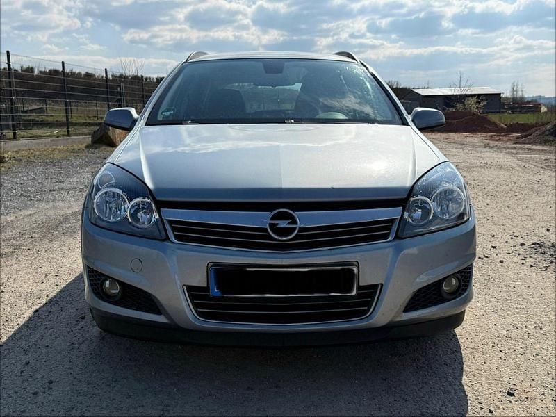 Gebraucht Opel Astra Edition 140 PS (102 kW) 2007 Kombi